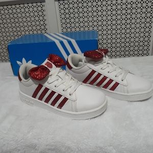Little Girl's K-Swiss  sneakers with glitter bows on front size-1